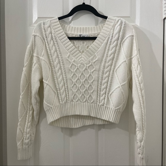 White long sleeve sweater - Picture 1 of 3